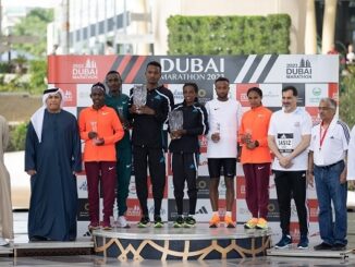 Mattar Al Tayer​ the Deputy Chairman of Dubai Sports Council crowns the winners of Dubai Marathon 2023 (PHOTO: Dubai Marathon)